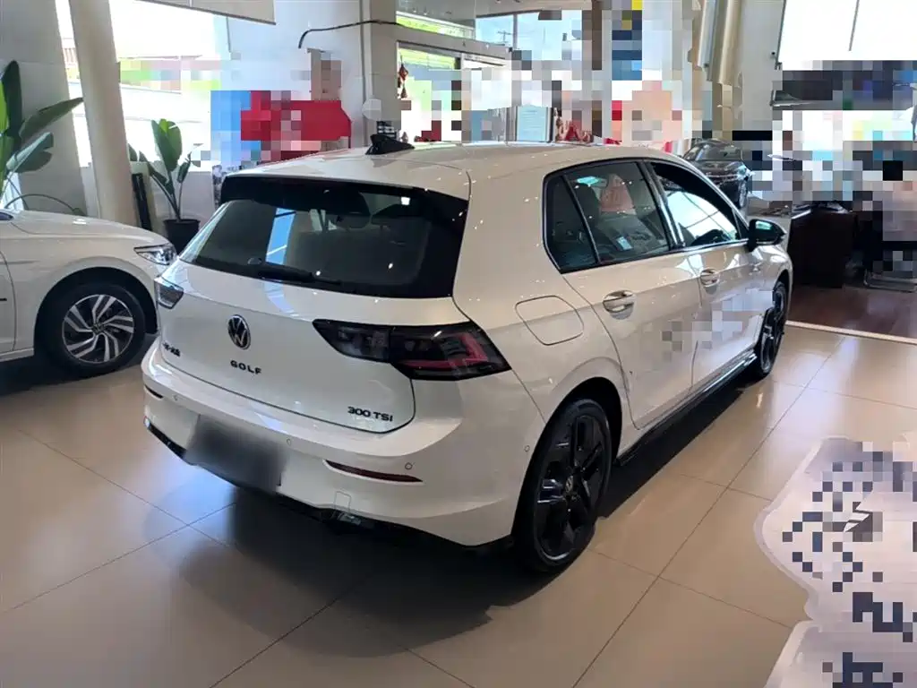 Volkswagen Golf 2025 300TSI R-Line