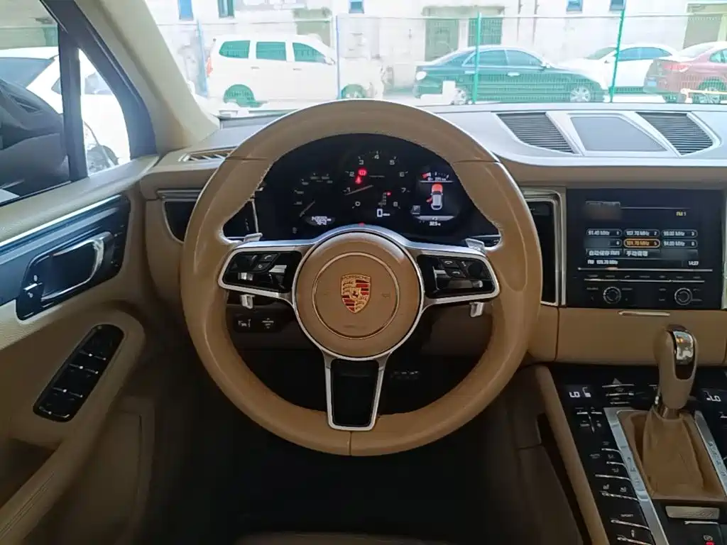 Porsche Macan — миниатюра 11