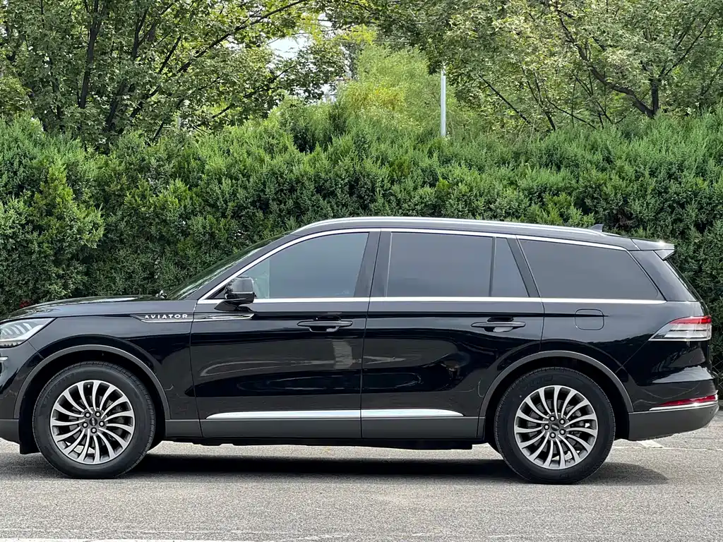 Lincoln Aviator (Import) — миниатюра 4