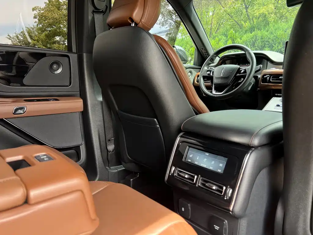 Lincoln Aviator (Import) — миниатюра 23