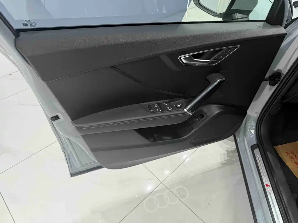 Audi Q2L 2022 35 TFSI Fashion
