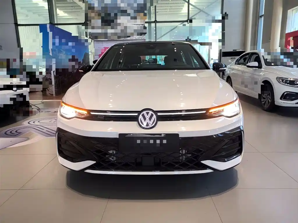 Volkswagen Golf 2025 300TSI R-Line