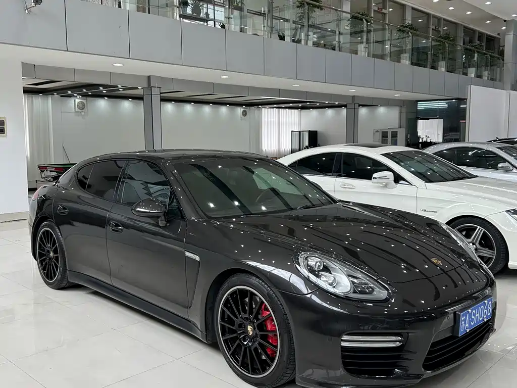Porsche Panamera 2012 Panamera GTS 4.8L