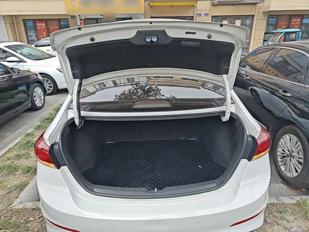 Hyundai Elantra — миниатюра 19