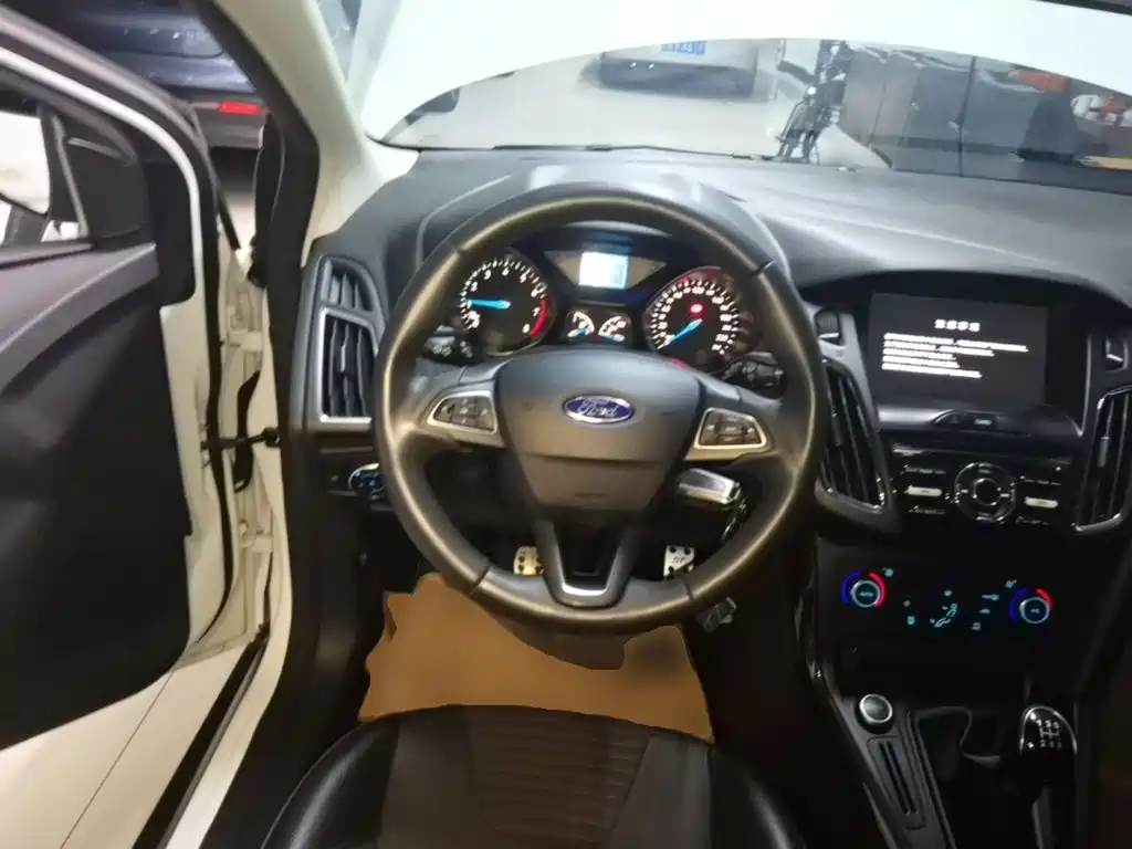 Ford Focus — миниатюра 11
