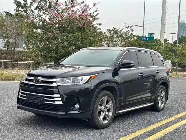 TOYOTA HIGHLANDER