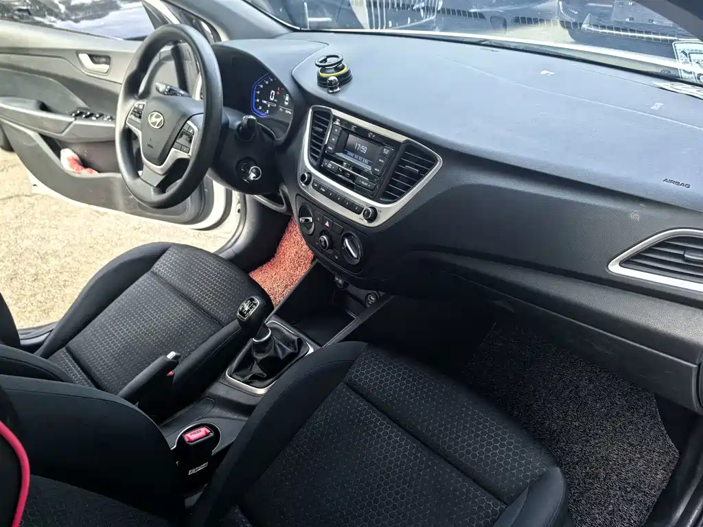 Hyundai Verna — миниатюра 6