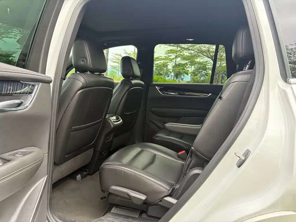 Cadillac XT6 — миниатюра 5
