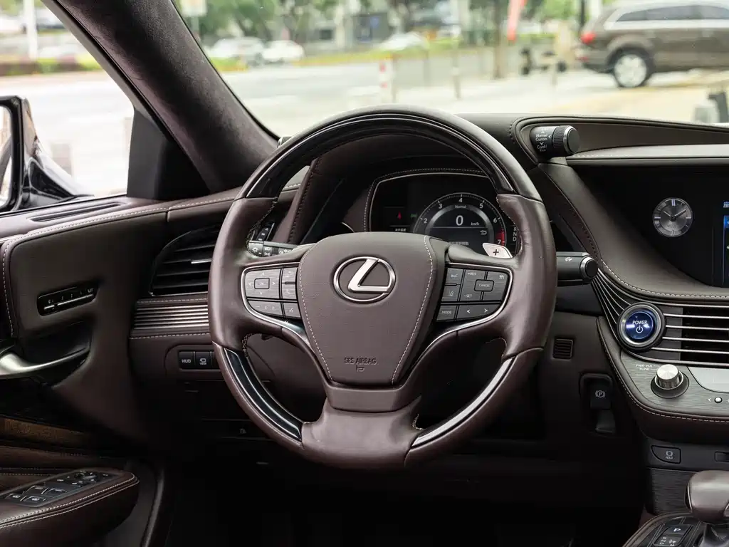 Lexus LS — миниатюра 14