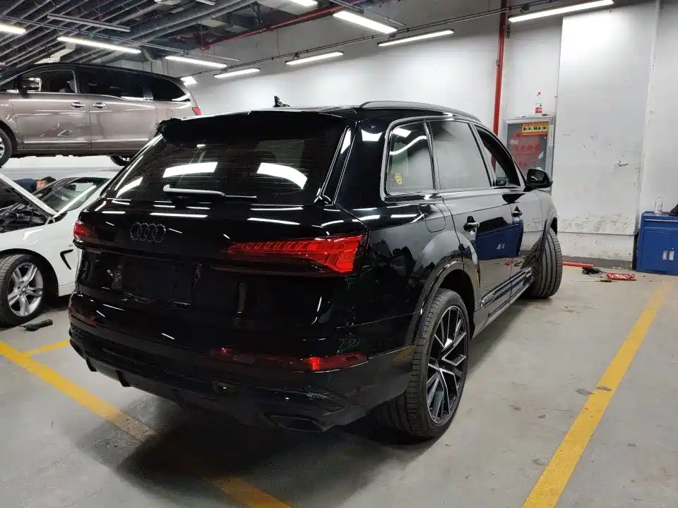 Audi Q7 — миниатюра 7