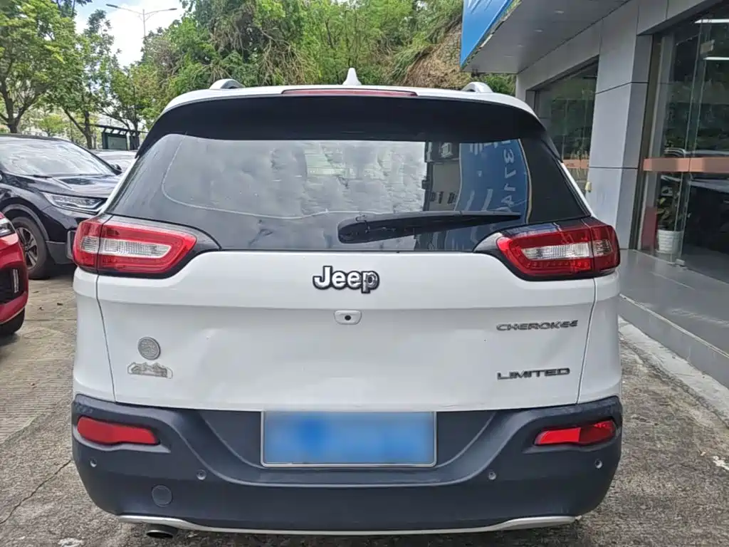 Jeep Cherokee — миниатюра 6
