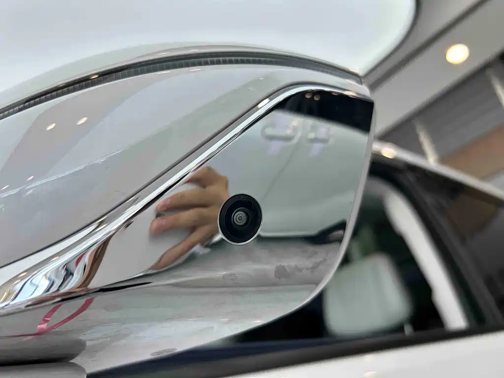 Buick GL8 Hybrid — миниатюра 7