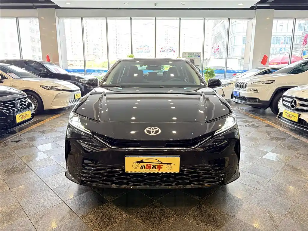 Toyota Camry — миниатюра 2