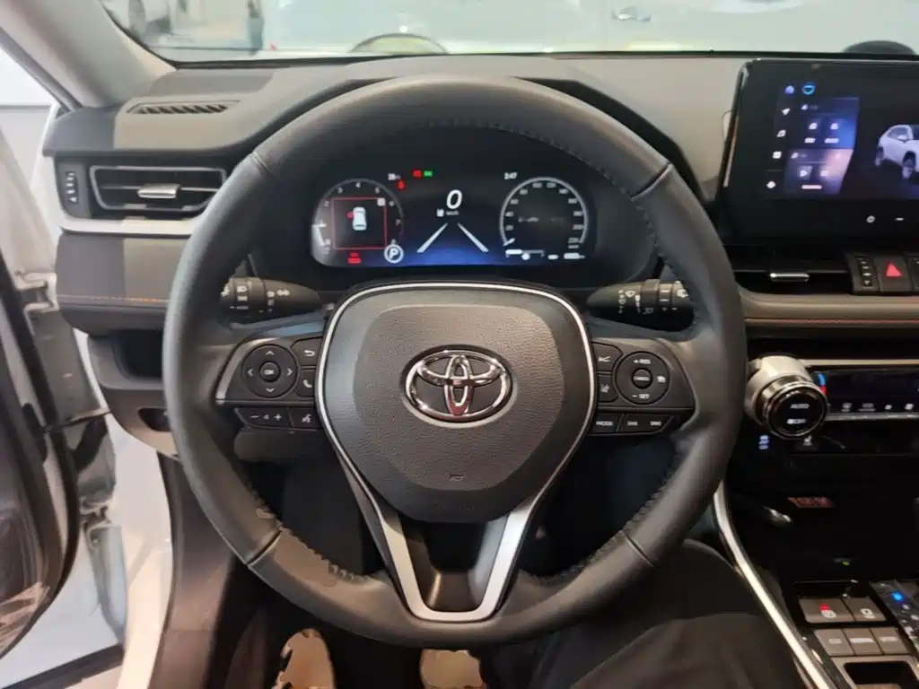 Toyota RAV4 — миниатюра 11