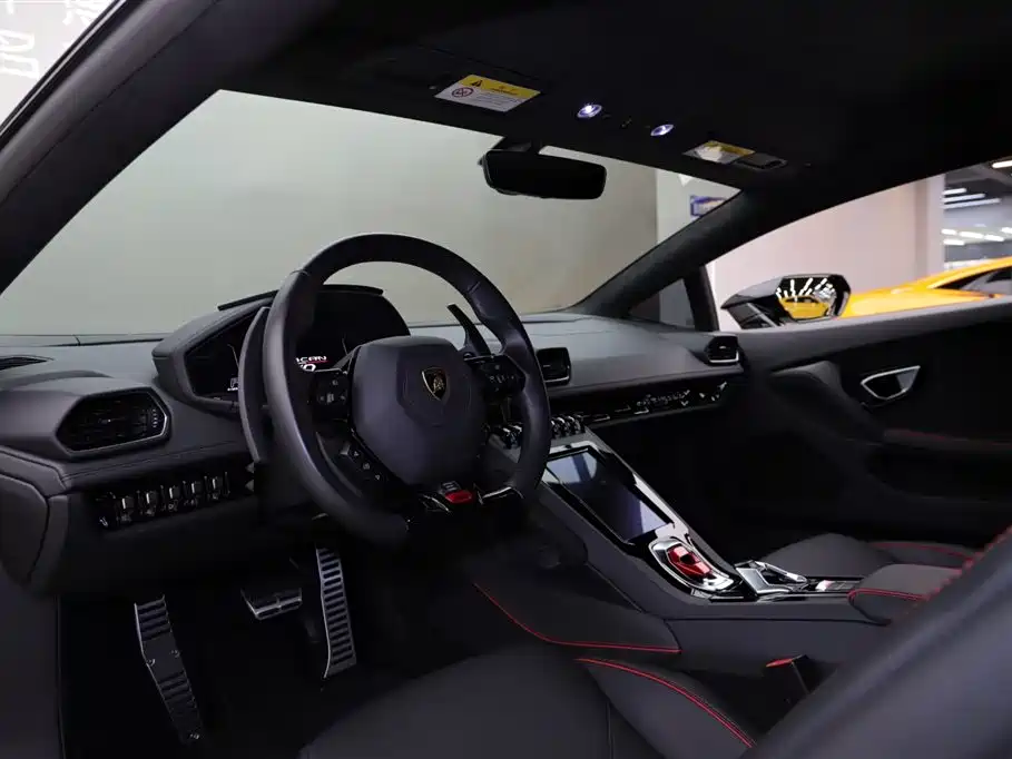 LAMBORGHINI HURACÁN