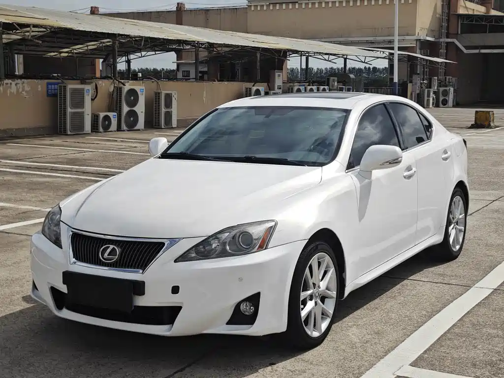 Lexus IS
