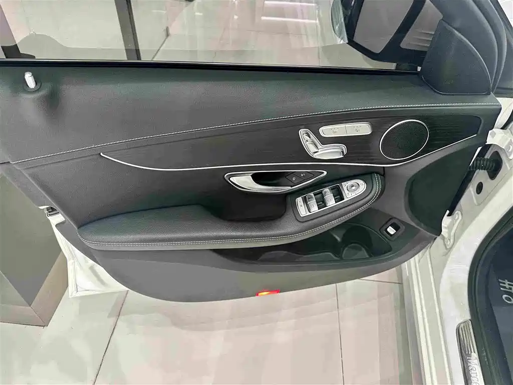 Mercedes-Benz C-Class — миниатюра 5