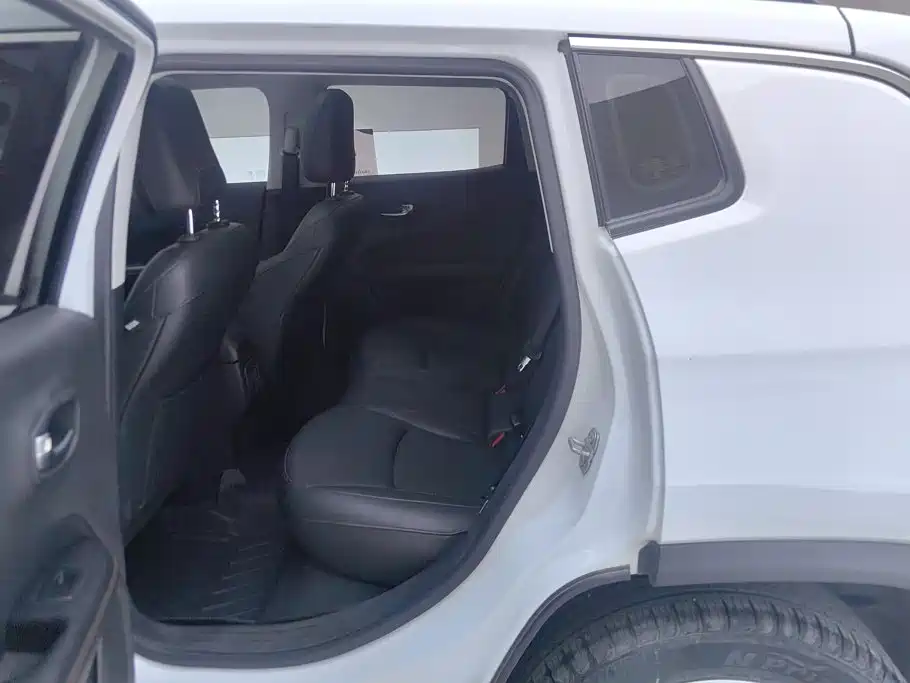 Jeep Compass — миниатюра 11