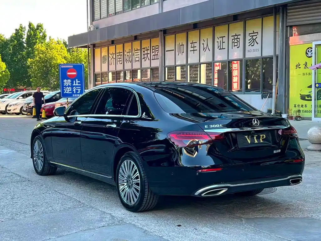 Mercedes-Benz E-Class — миниатюра 9