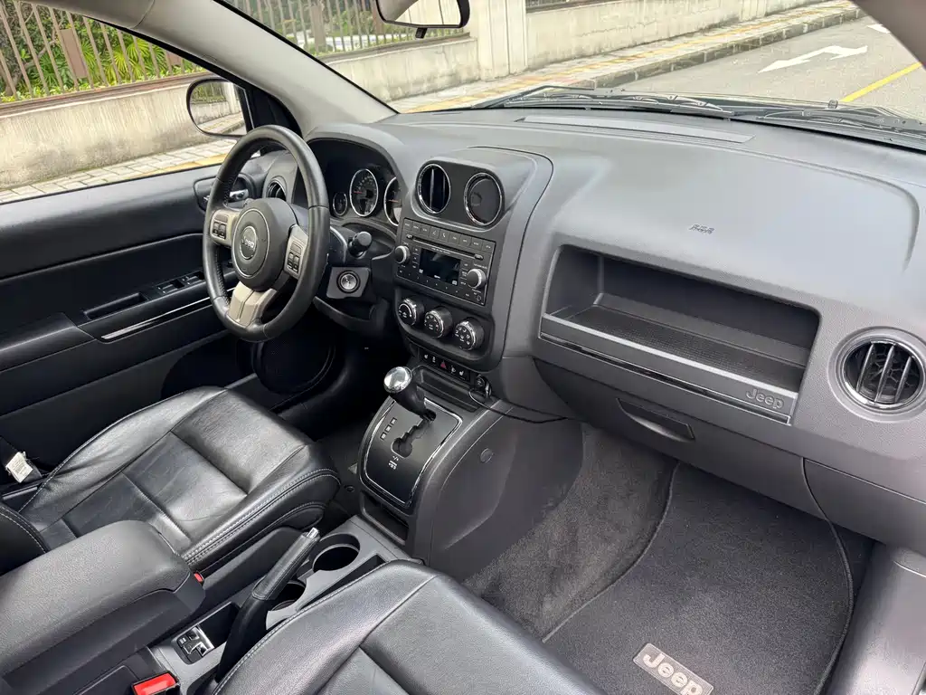 Jeep Compass (Import) — миниатюра 24