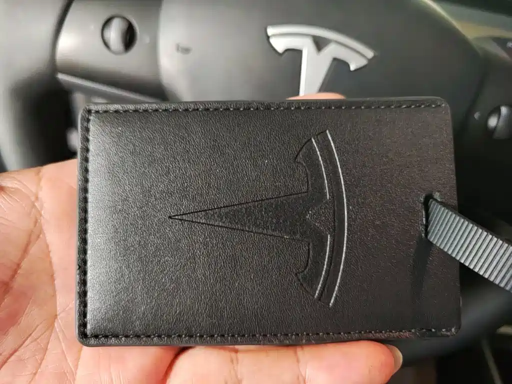 Tesla Model Y — миниатюра 9