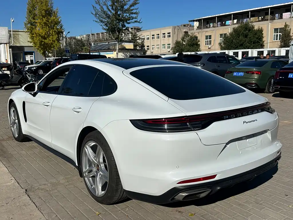 PORSCHE PANAMERA