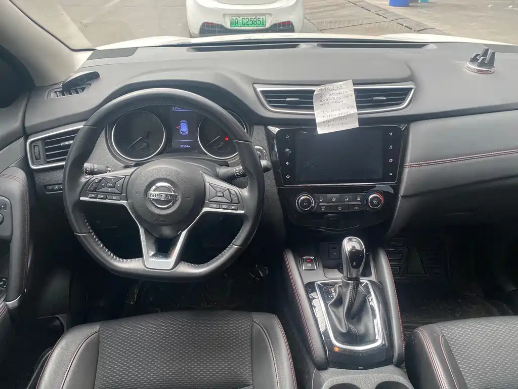 Nissan Qashqai — миниатюра 13