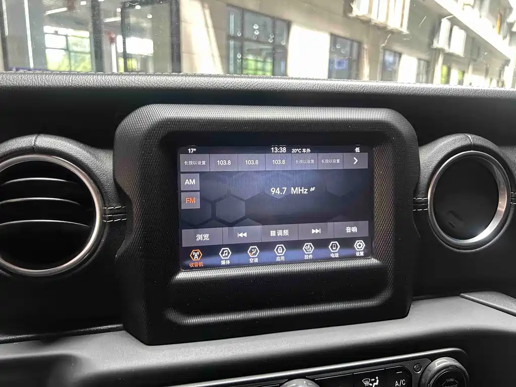 Jeep Wrangler — миниатюра 14