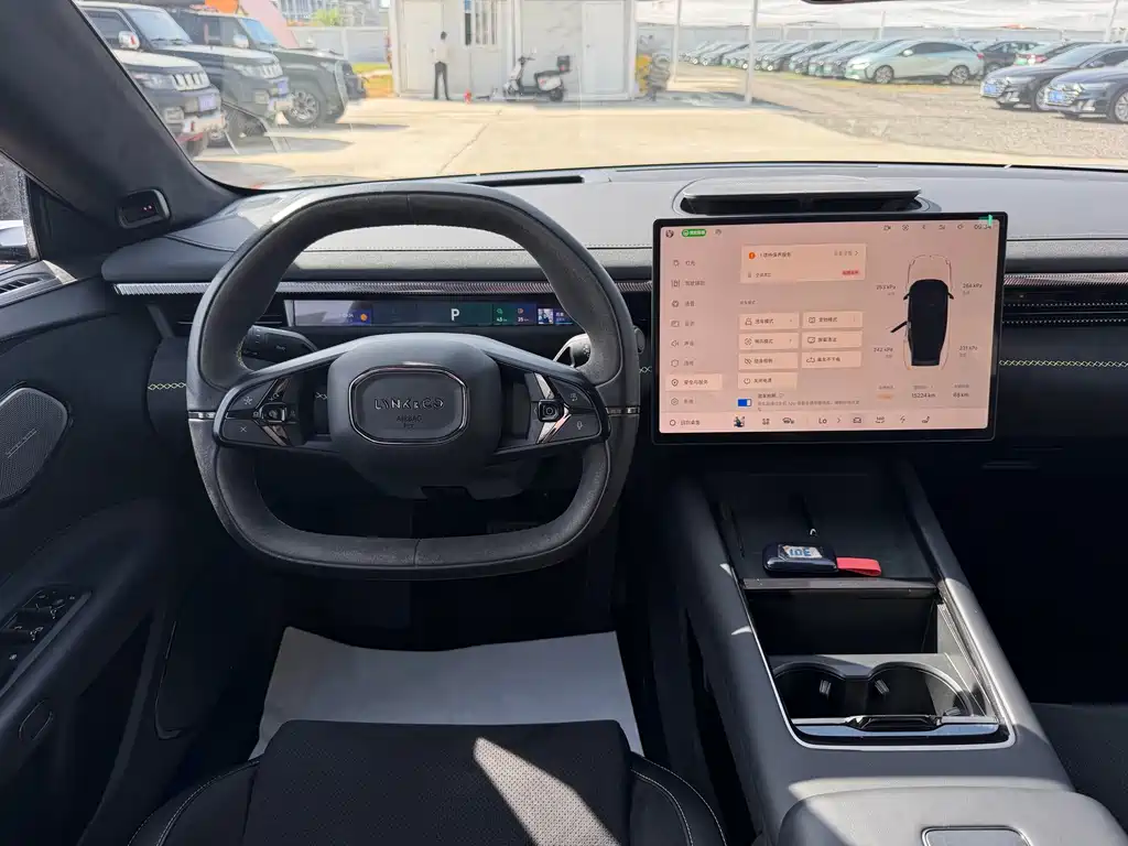 Lynk & Co 10 — миниатюра 10