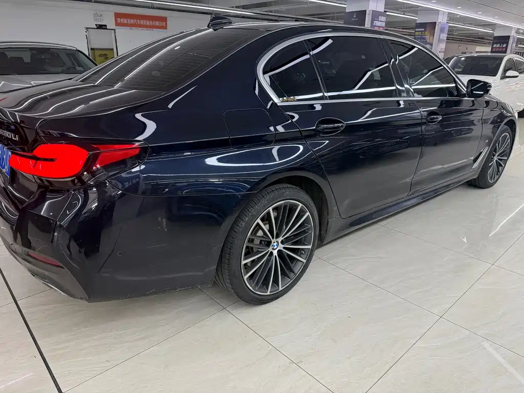 BMW 5 Series — миниатюра 4