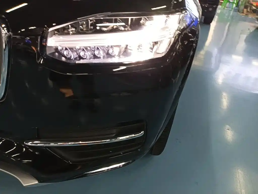Volvo XC90 — миниатюра 24
