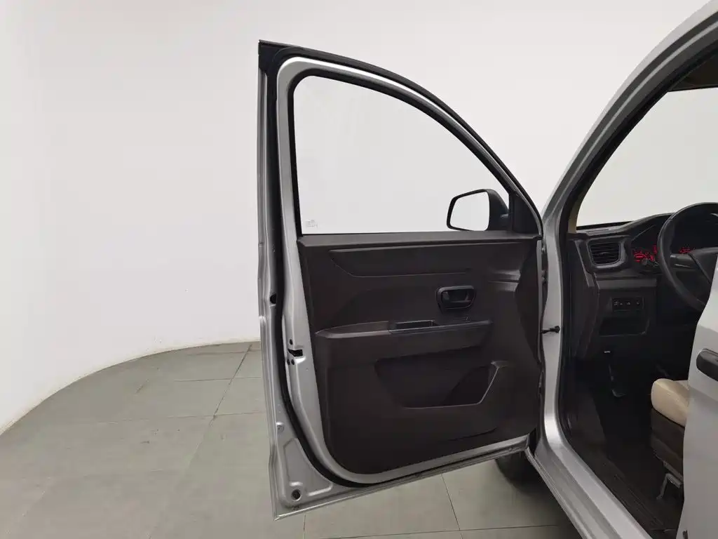 Wuling Hongguang V — миниатюра 8