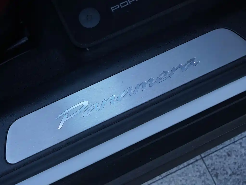 PORSCHE PANAMERA
