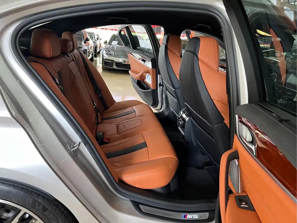 BMW M5 — миниатюра 11