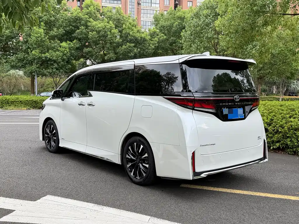 Toyota Vellfire — миниатюра 12