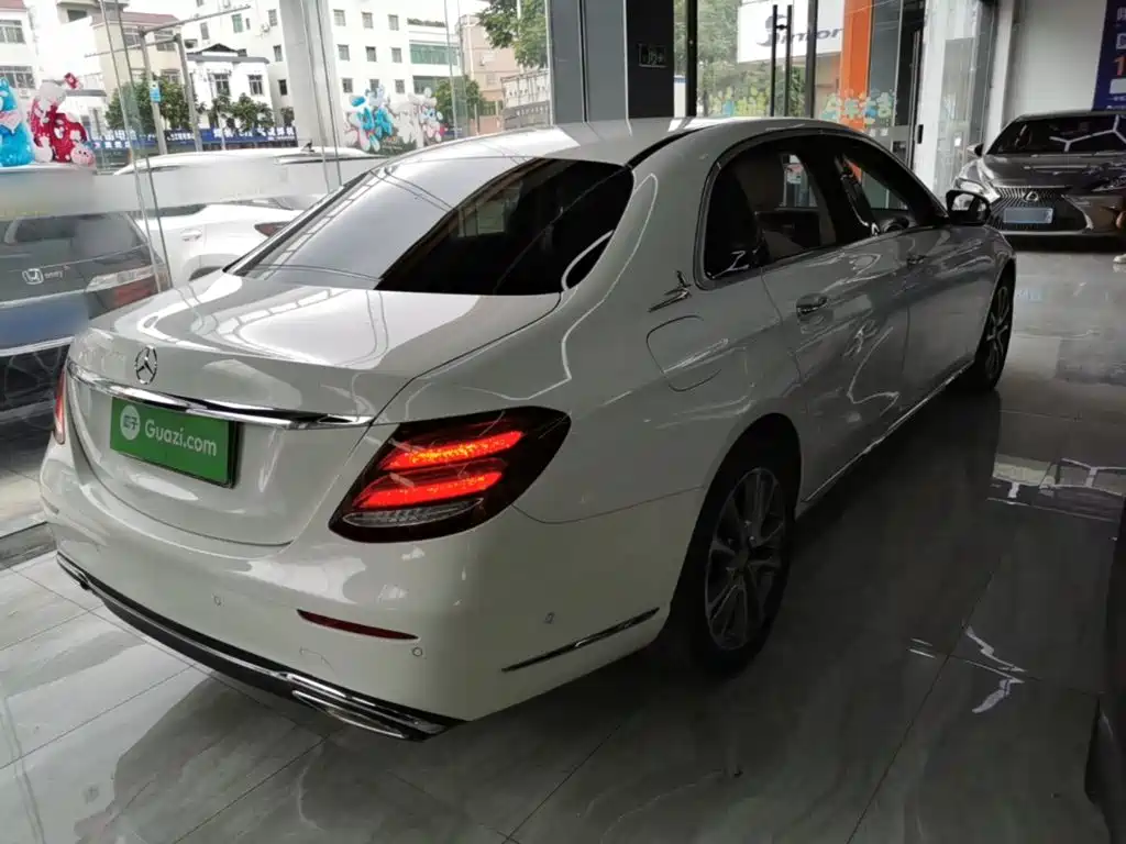 Mercedes-Benz E-Class — миниатюра 7