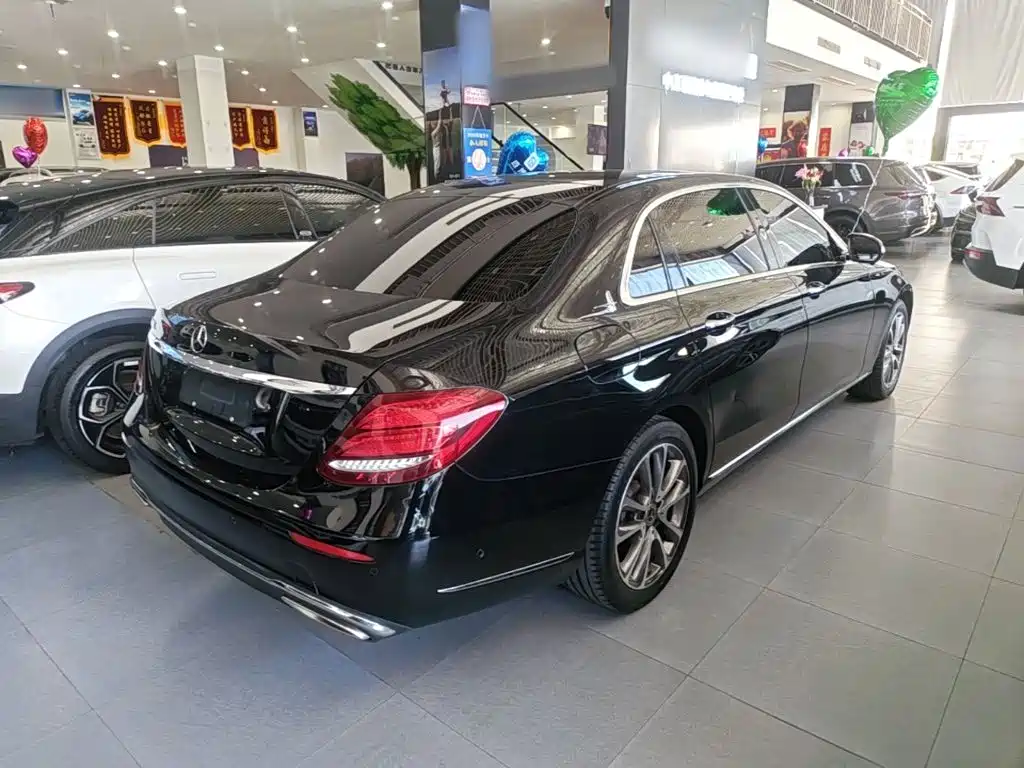 Mercedes-Benz E-Class — миниатюра 7