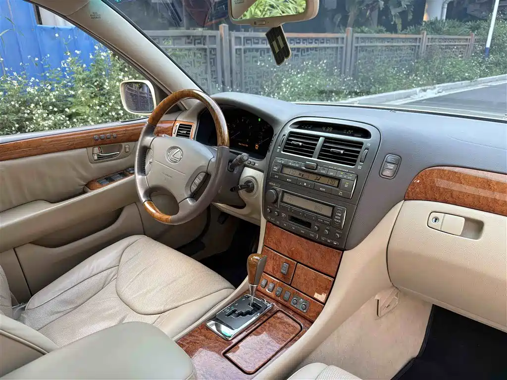 Lexus LS — миниатюра 18