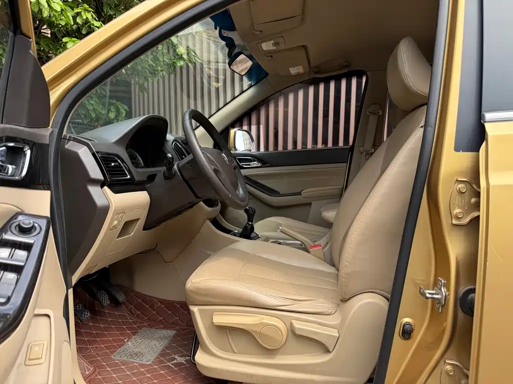 Baojun 730 2014 1.5L MT Comfort 7 мест