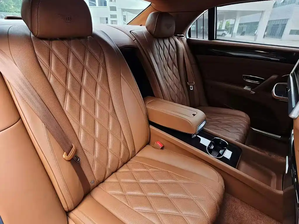 Bentley Flying Spur — миниатюра 9