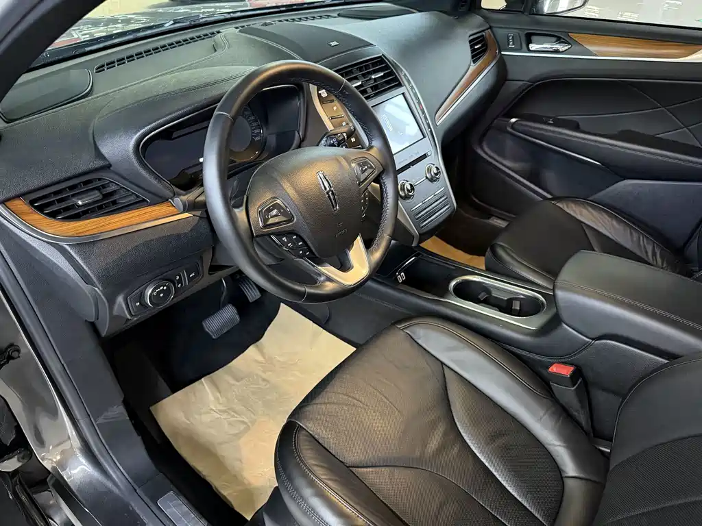 Lincoln MKC — миниатюра 7