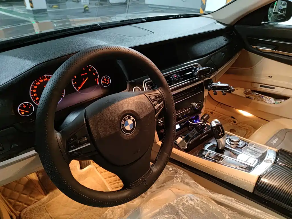 BMW 7 Series — миниатюра 6