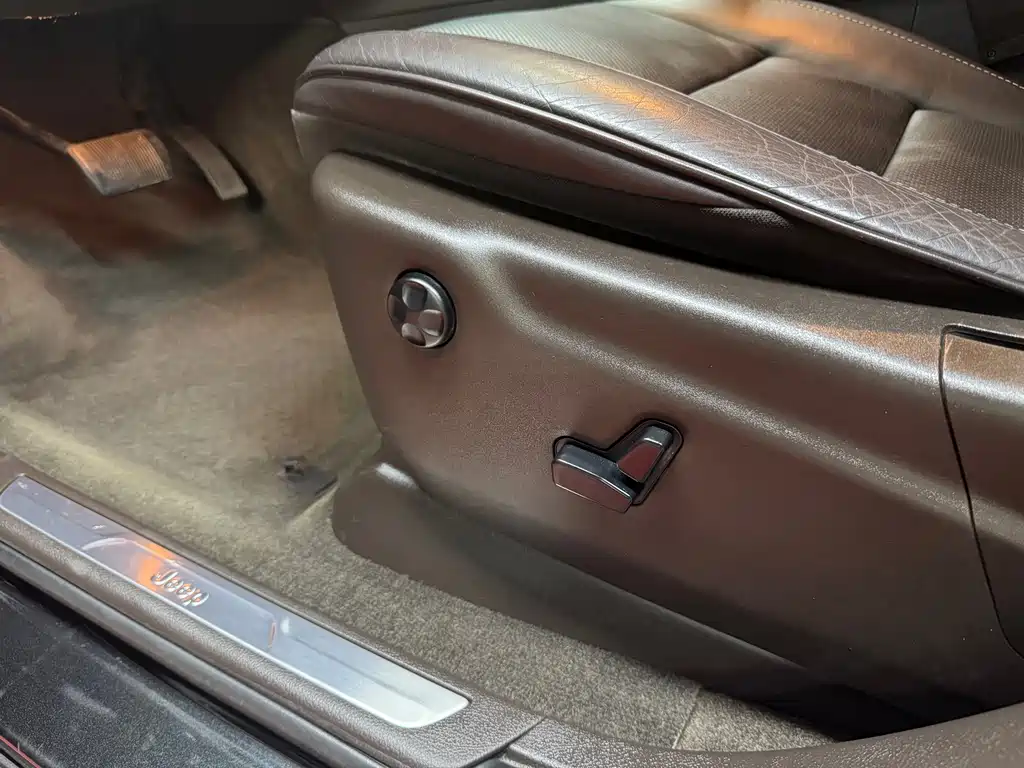 Jeep Grand Cherokee (Import) — миниатюра 14