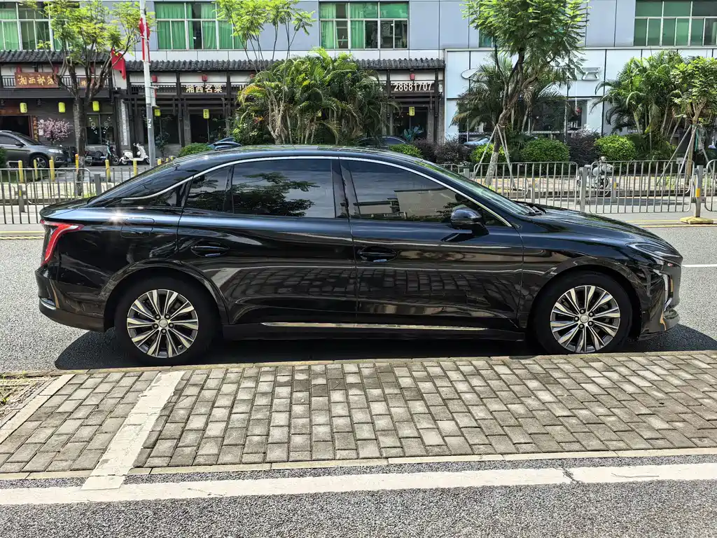 Hongqi E-QM5 2022 431km