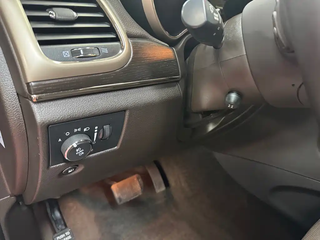 Jeep Grand Cherokee (Import) — миниатюра 15
