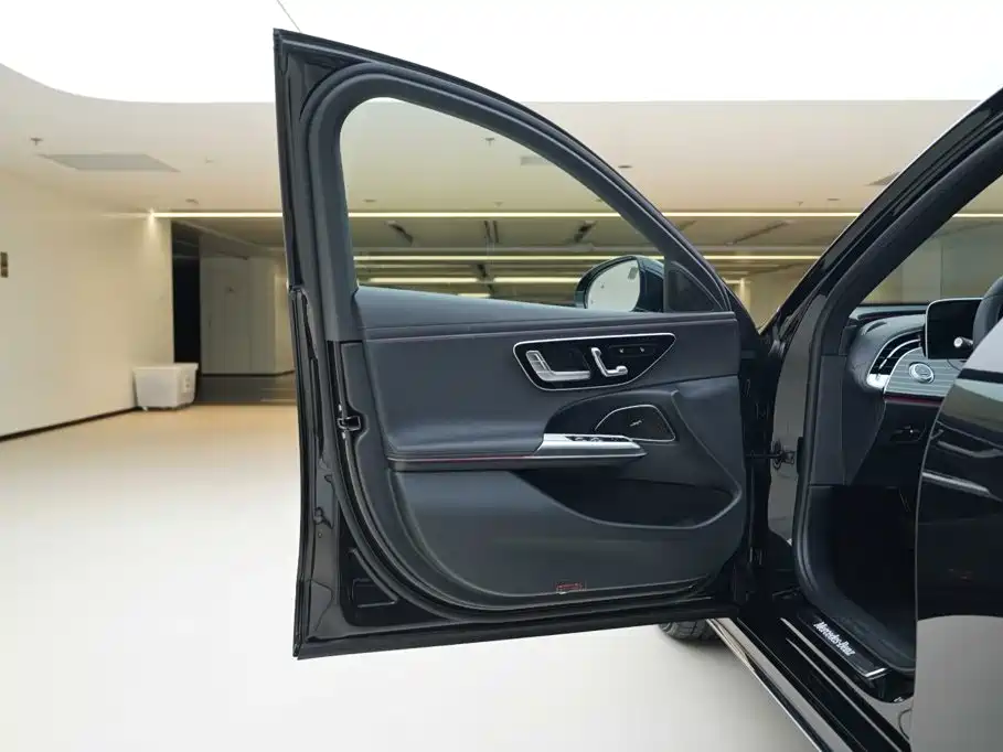 Mercedes-Benz E-Class — миниатюра 15