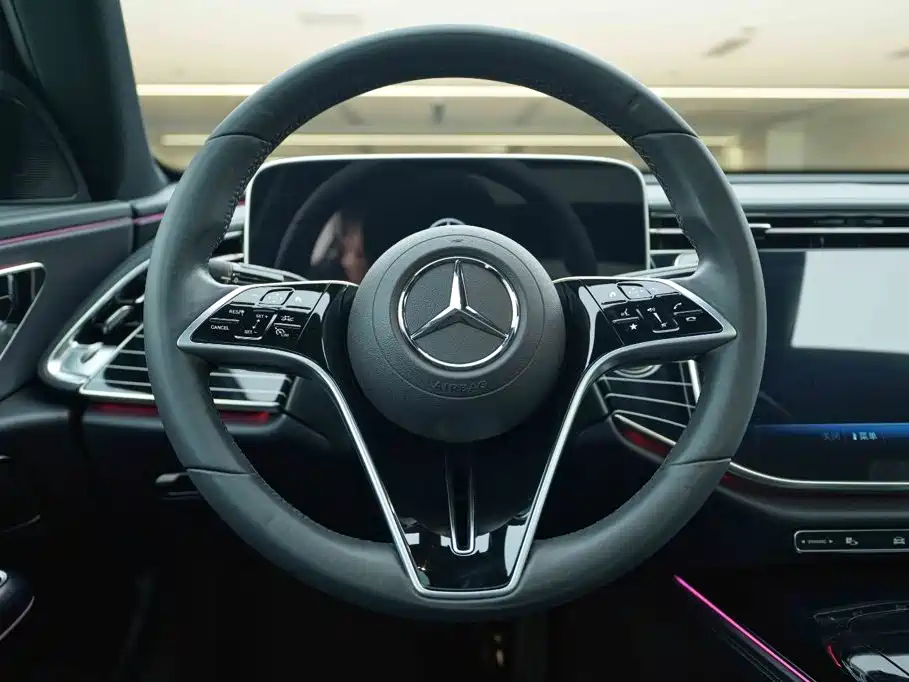 Mercedes-Benz E-Class — миниатюра 16