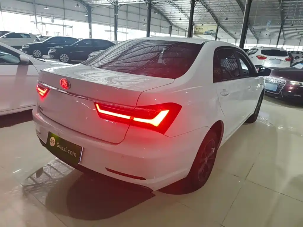 BYD Qin — миниатюра 7