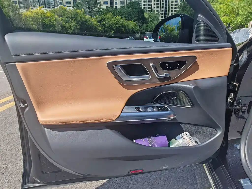 Mercedes-Benz E-Class — миниатюра 13