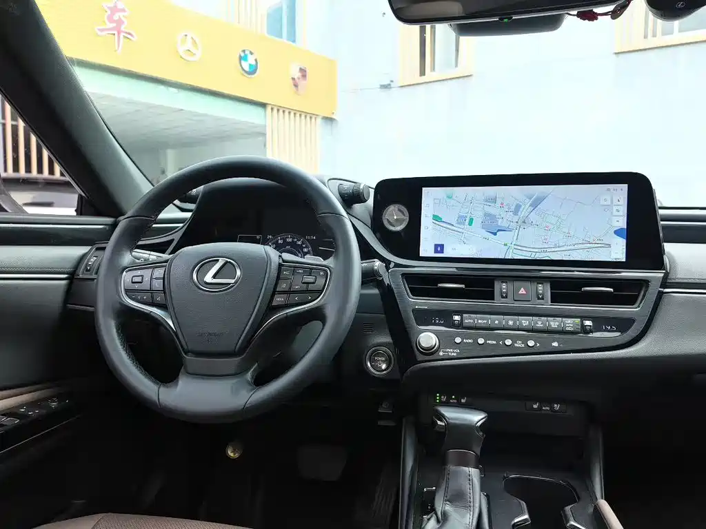 Lexus ES 2022 300h Premium